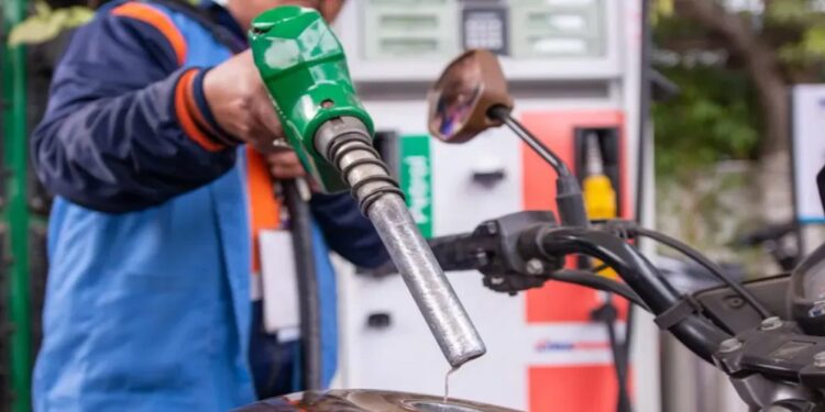 Petrol Price in Pakistan increased by government Rs. 24.03 per liter