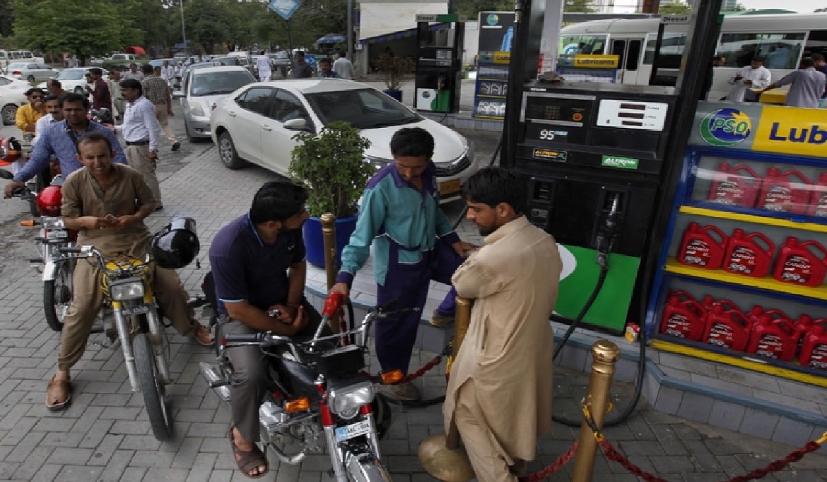 Petrol price in pakistan to get cheaper by up to Rs7.5 per litre